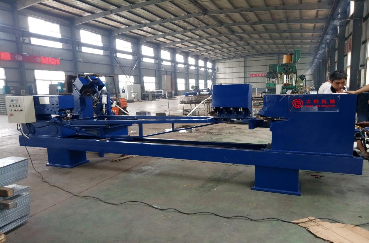 新鄉市大野機械制造有限公司對料塔扇形彎邊機的開發研制，升級換代的變化。